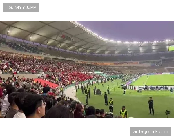 马赛球迷热情高涨，团结一心力挺球队