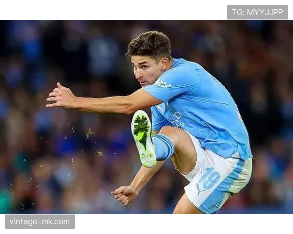 阿尔瓦雷斯国家队不可替代的战术依据与体系适配性解析